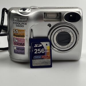 Aparat cyfrowy Nikon Coolpix 5600 5.1 MPix + Karta Dane-Elec 256MB + Pasek | Zasilany na Baterie AA