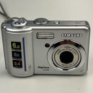 Samsung Digimax S600 – Praktyczny cyfrowy aparat w klimacie lat 2000.
