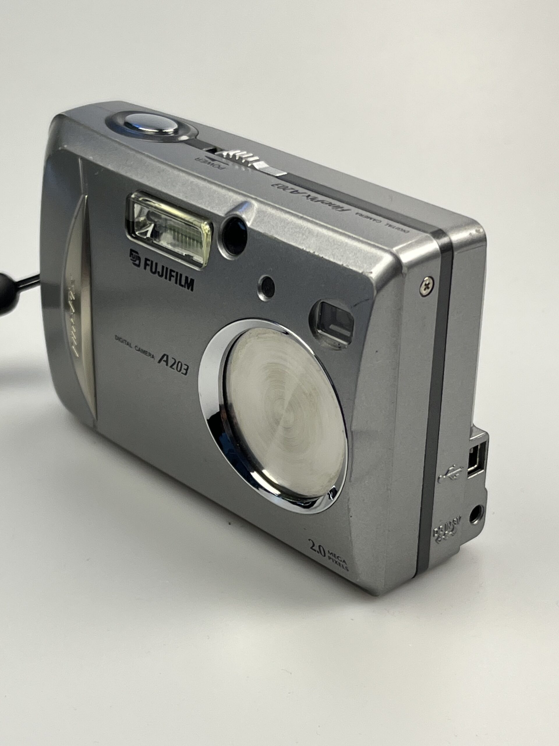 Fujifilm FinePix A203 – Kultowy aparat cyfrowy z epoki Y2K - obrazek 3