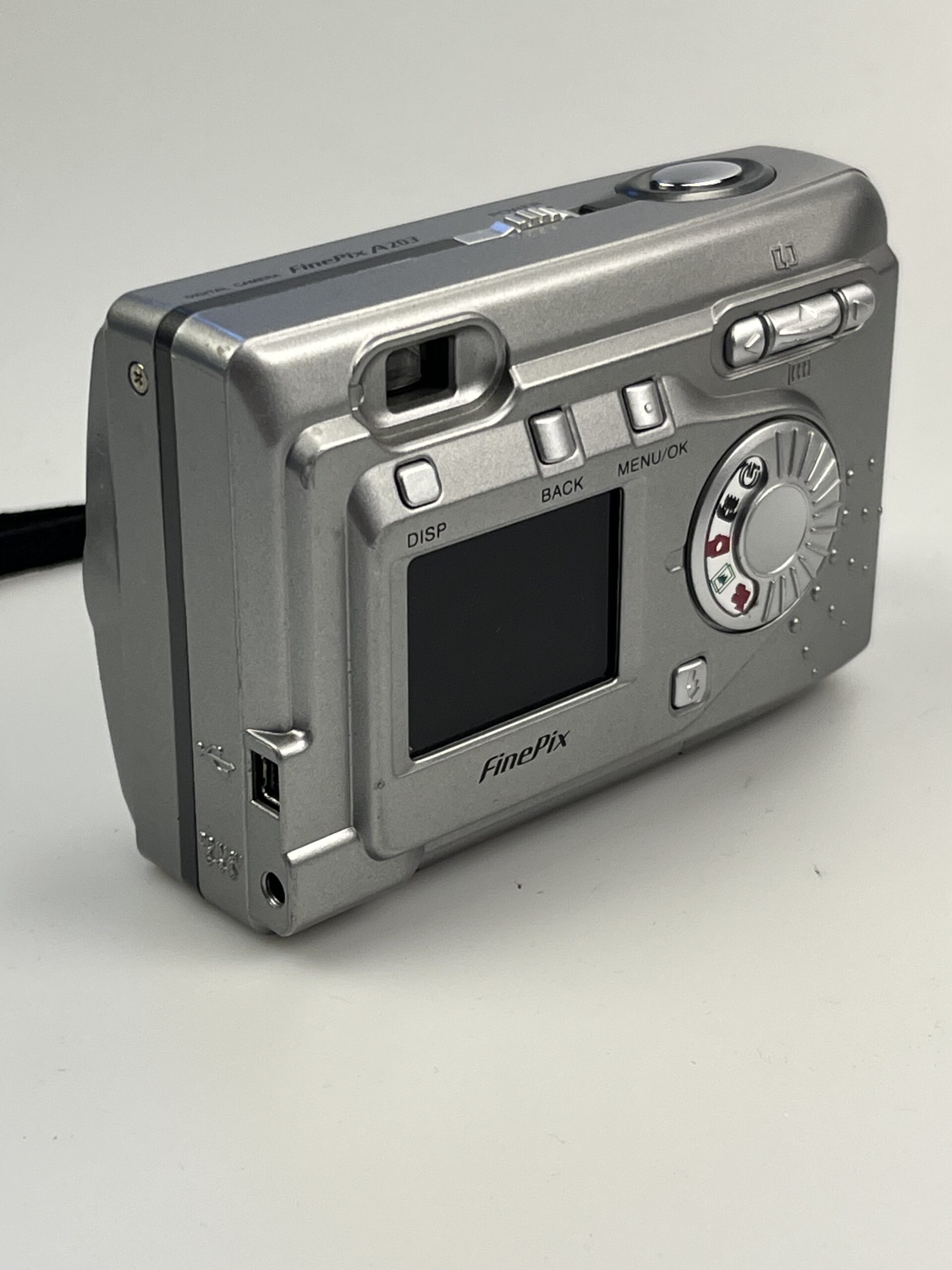 Fujifilm FinePix A203 – Kultowy aparat cyfrowy z epoki Y2K - obrazek 4